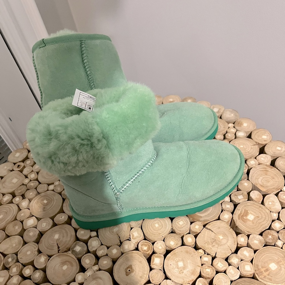 WONENS UGGS